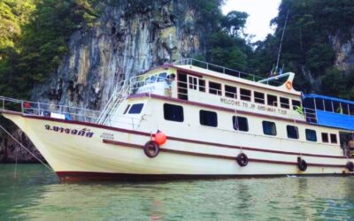 JAMES BOND PHANG NGA BAY BY BIG BOAT