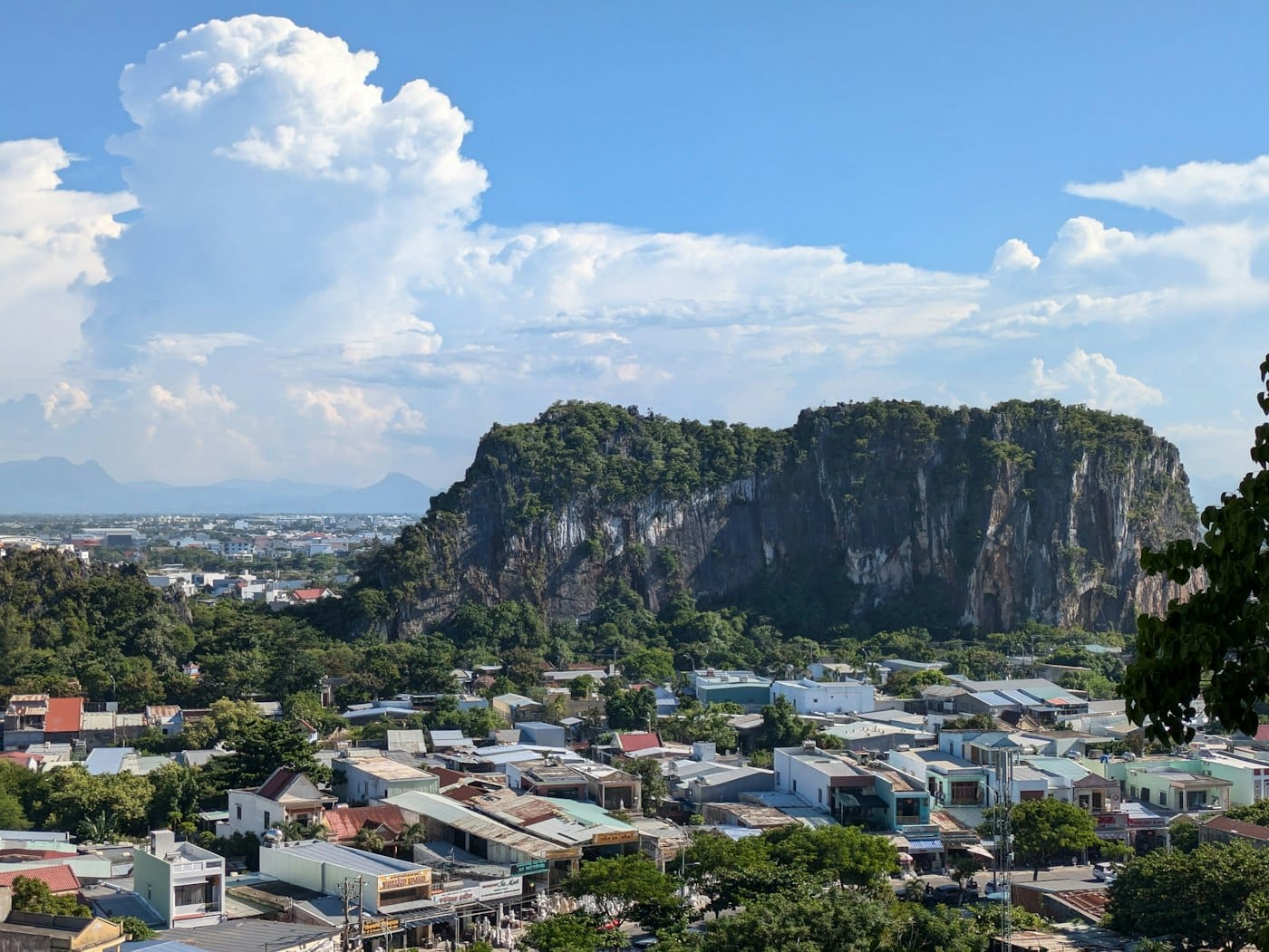 Montañas de Mármol y Dama Buda