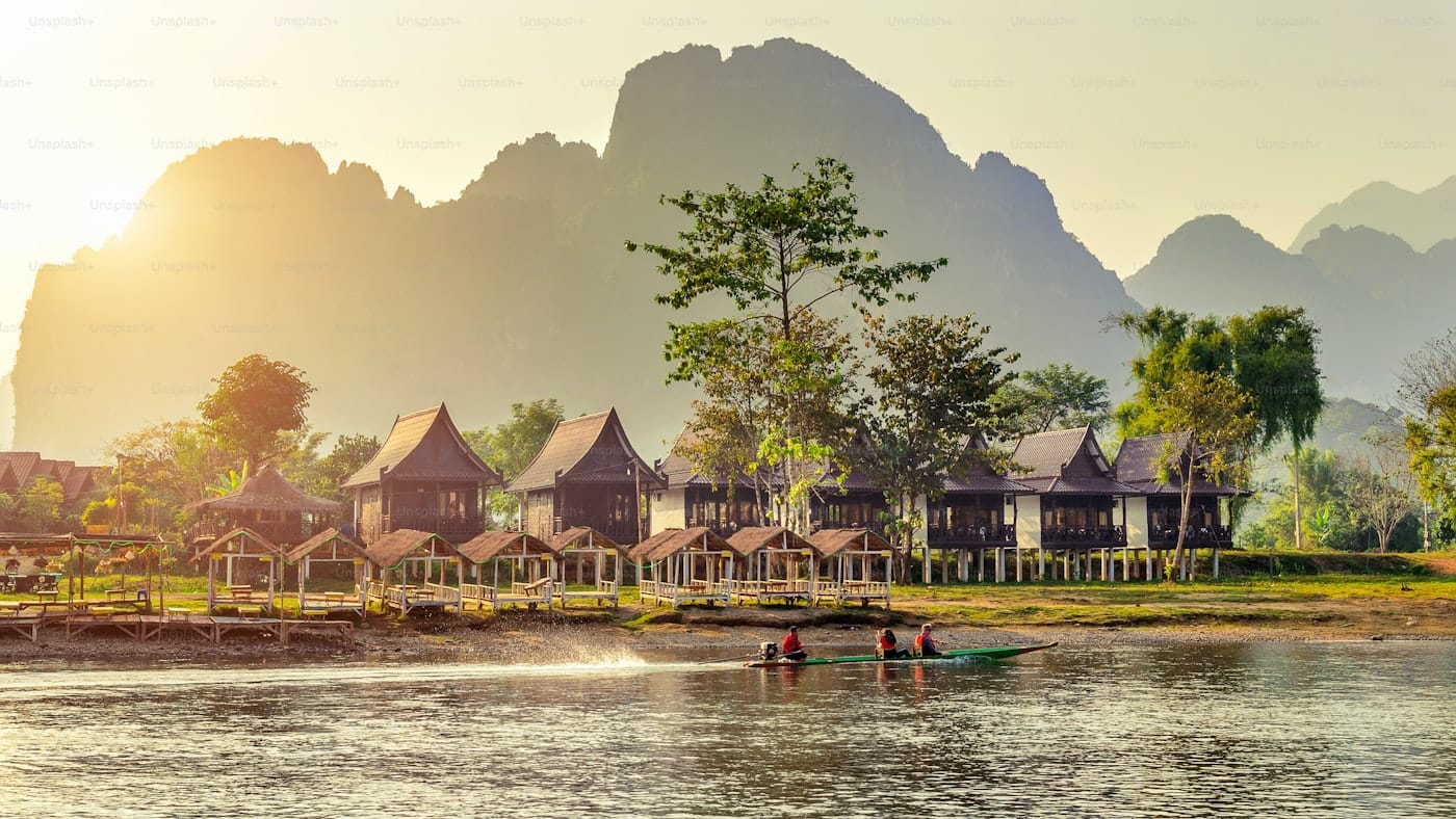 Rio Nam Song y montanas de caliza en Vang Vieng, Laos